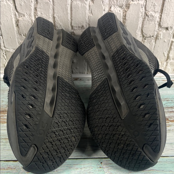 ON Cloudsurfer Women’s Size 8.5 Gray and Black Athletic Shoes main image 7